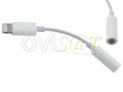 cable-adaptador-mmx62zm-a-blanco-con-conector-lightning-macho-a-conector-audio-jack-hembra-de-3-5mm